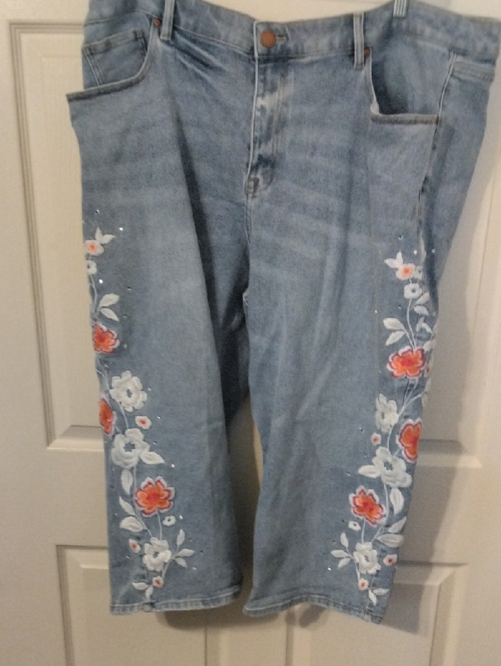 Women's Lane Bryant Light Blue Denim Cropped Jeans W. Embroidery & Rhinestones